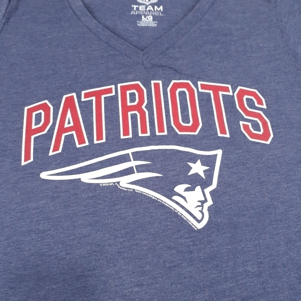 NFL Apparel Patriots V-Neck T-Shirt Size Large